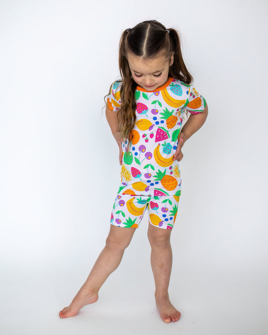 Colorful kids' short-sleeve swimsuit with fruit print, made from quick-drying material.