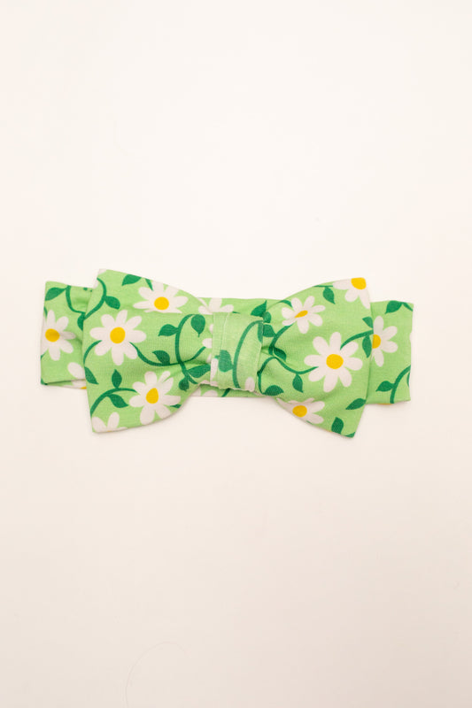 Sweet Pea Daisy pre-tied bamboo baby bow headband, sized 0-6 months