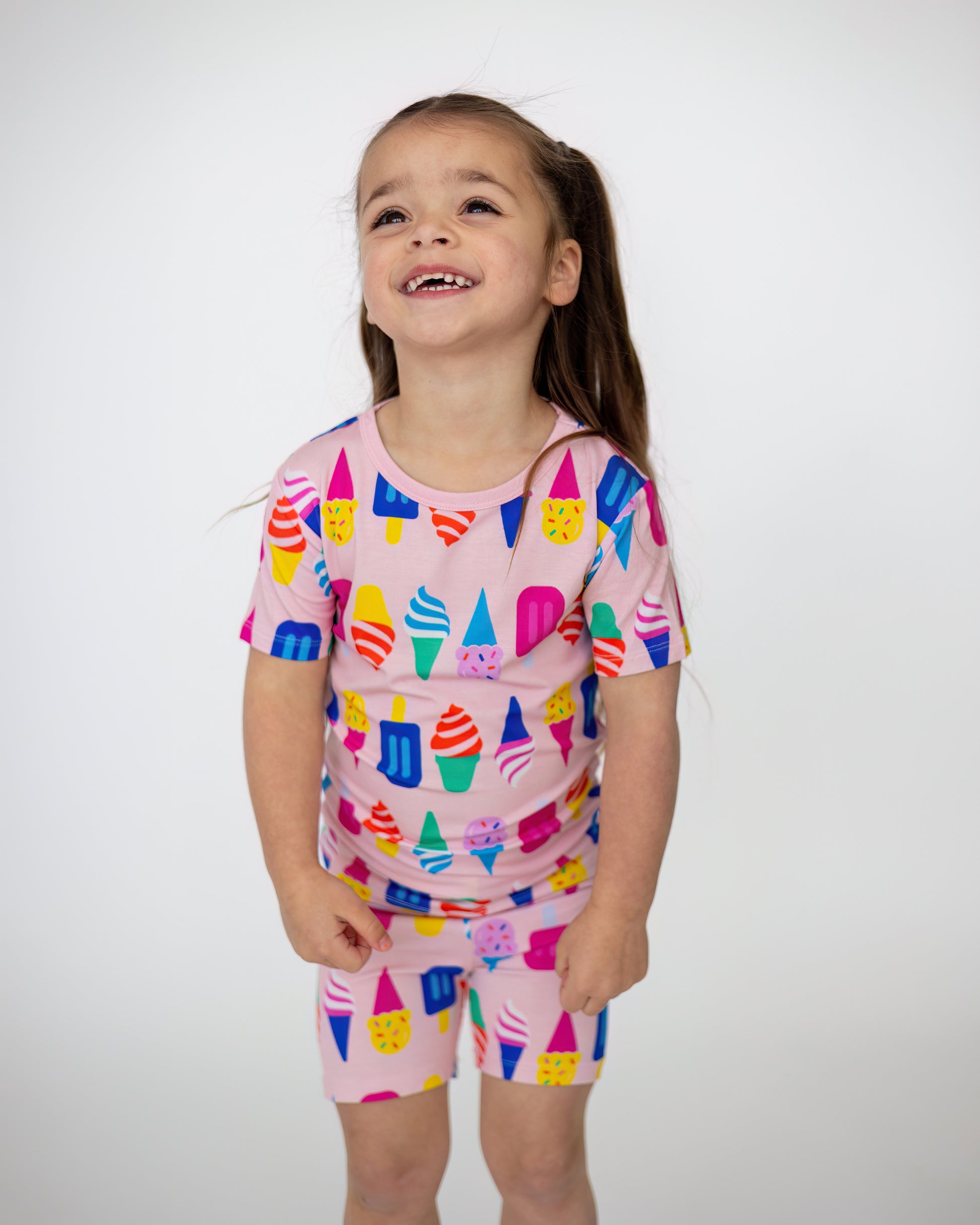 Kids' pink ice cream print pajamas, 100% cotton, featuring short sleeves and shorts for comfort.